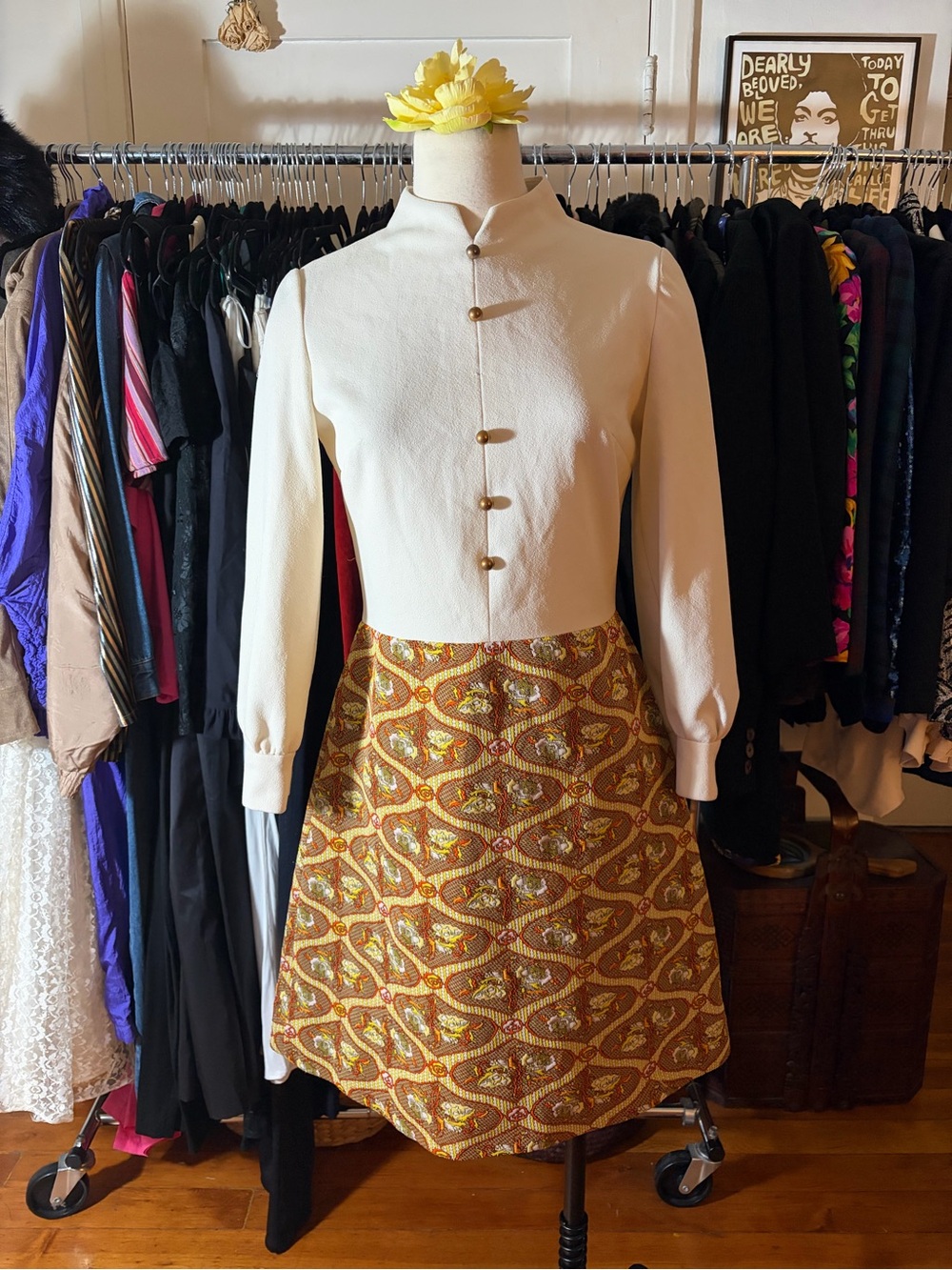VTG 60s Kay Windsor Mod Mini Dress Mock Neck Jacquard Gold Cream S M